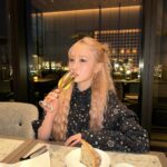Hitomi Honda Instagram - . Merry Christmas Eve💫 素敵なクリスマスイブを過ごしてね🥂 @fendi🎄 #fendi #pr