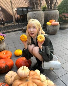 Hitomi Honda Instagram - . もうすぐハロウィンだね☺︎ ひさしぶりに私服のタグ 付けてみようかな🏷️ とっても素敵な お誕生日プレゼント ありがとうございます👜🤍 @fendi #pr