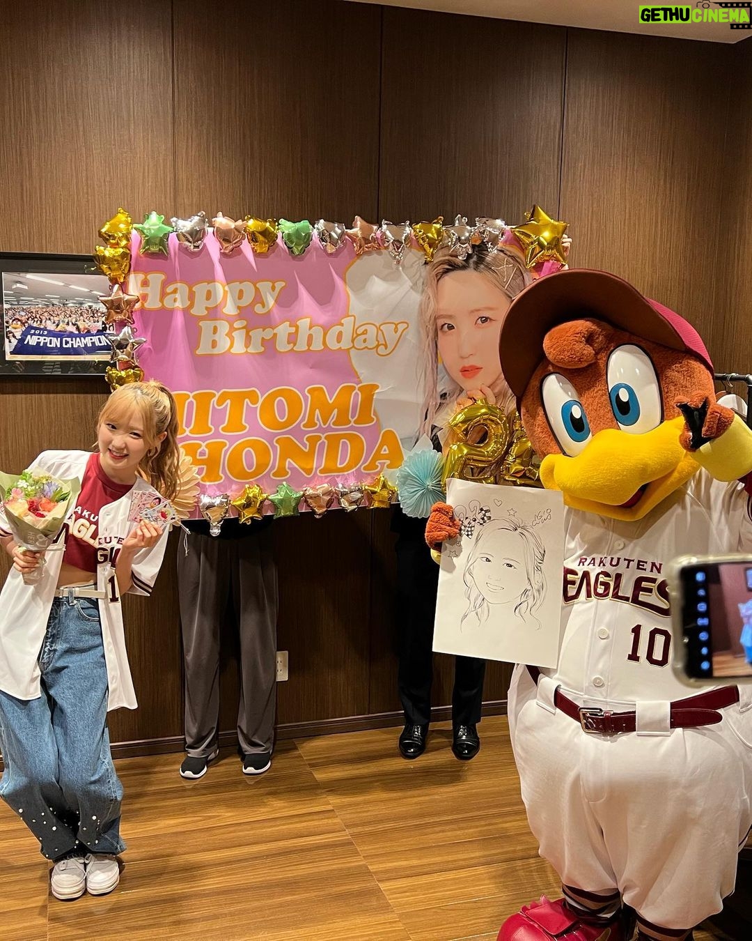Hitomi Honda Instagram - . 22歳になりました☺︎ たくさんのお祝い心からありがとうございます。 今日から始まる新しい1年は "自分のなりたい自分になれるように何事も挑戦していく年" にしたいです! これからもよろしくお願いします☺︎ 생일 많이 축하해주셔서 감사합니다! 이렇게 매년 이날에 많은 분들께 사랑과 축하를 받을 수 있어서 정말 행복합니다ㅜ 언제나 제 편에 있어주고 빛이 되어줘서 감사해요. 오늘부터 시작하는 한 해는 더 더 멋지고 빛나는 모습을 보여드릴께용☺︎ 超级感谢大家祝贺我的生日! 因为大家,我一直很幸福。 希望早点见到大家… 我爱你们☺︎ Thank you for the birthday wishes! Thanks to all of you. You always make my birthday be the happiest moment every year. I will show myself being more shining in the future!☺︎