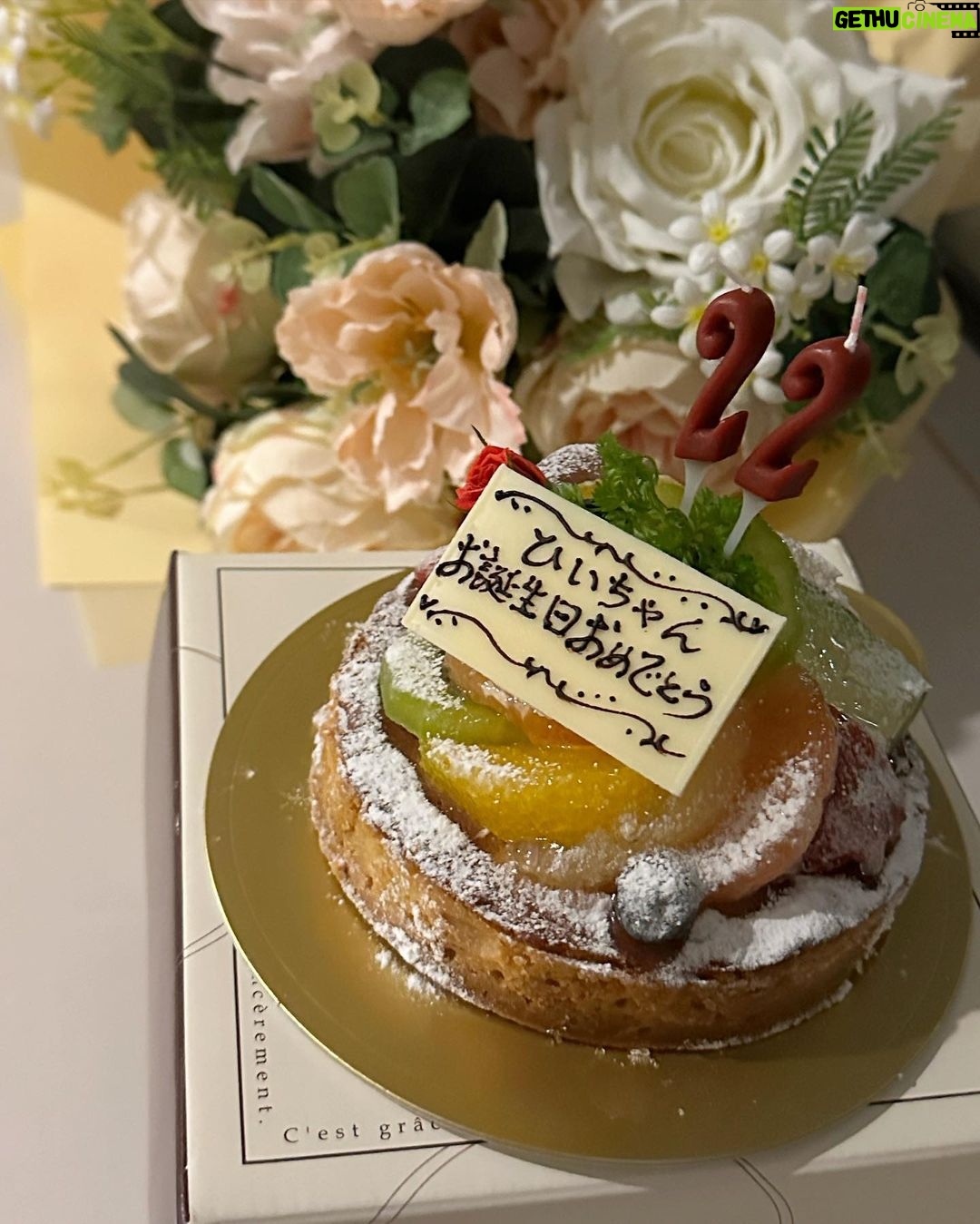 Hitomi Honda Instagram - . 22歳になりました☺︎ たくさんのお祝い心からありがとうございます。 今日から始まる新しい1年は "自分のなりたい自分になれるように何事も挑戦していく年" にしたいです! これからもよろしくお願いします☺︎ 생일 많이 축하해주셔서 감사합니다! 이렇게 매년 이날에 많은 분들께 사랑과 축하를 받을 수 있어서 정말 행복합니다ㅜ 언제나 제 편에 있어주고 빛이 되어줘서 감사해요. 오늘부터 시작하는 한 해는 더 더 멋지고 빛나는 모습을 보여드릴께용☺︎ 超级感谢大家祝贺我的生日! 因为大家,我一直很幸福。 希望早点见到大家… 我爱你们☺︎ Thank you for the birthday wishes! Thanks to all of you. You always make my birthday be the happiest moment every year. I will show myself being more shining in the future!☺︎