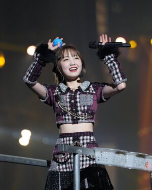 Hitomi Honda Instagram - .

"AKB48 春コンサート2023〜好きだ！と叫ぼう〜" 2023.4.29

側で支え合い一緒に頑張ってきたメンバーだけでなく、
良いものを共に創ろうと熱い想いで携わってくださった
スタッフの皆さん、そして3年越しに大きな会場に
歓声を響かせ、全力で応援してくださったファンの皆さんのお陰で
またひとつ、忘れられない大切な思い出を作ることができました。

ご尽力いただいた全ての皆さんへ
感謝の気持ちでいっぱいです。

素敵な景色を見せてくださり
本当にありがとうございました🎤

やっぱり私はステージに立ってパフォーマンスすることが
好きなんだなあと改めて実感した1日でした！

写真も撮ってくれてありがとう🫶🏻

오랜만에 만나서 좋았어요♡
@silver_rain.__
