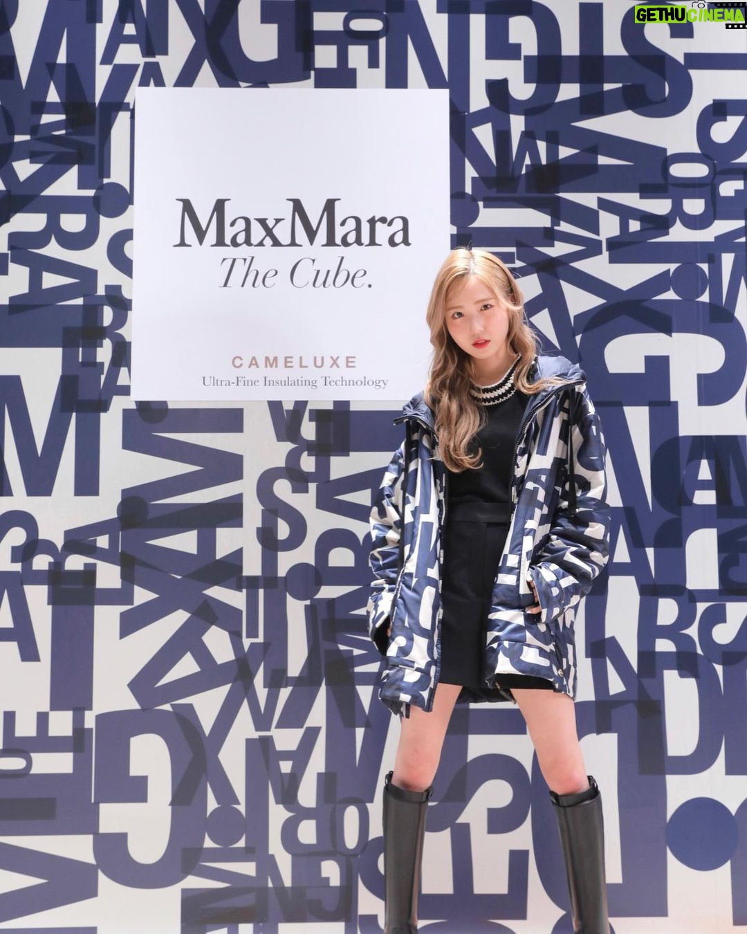 Hitomi Honda Instagram - . Max Mara表参道店にて開催されている アップサイクルでできた新素材「CameLuxe」のイベントにお邪魔しました🐪 デザインがオシャレなだけでなく、軽くて暖かく、環境にもやさしい素材で作られたウェアはとても着心地が良かったです🌏♻️ 学生さんとのアートプロジェクトもあり、キャメリュクスを使ったユニークで素敵な作品が展示されています🎨 @maxmara #MaxMaraTheCube #Cameluxe #MaxMara
