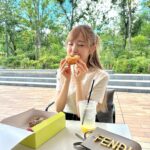 Hitomi Honda Instagram - . 🍋🍩🍃 ひさしぶりにコーヒー以外のドリンクを飲んだ日🥤 @fendi #FENDI #pr