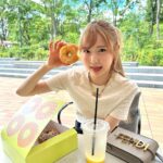 Hitomi Honda Instagram - . 🍋🍩🍃 ひさしぶりにコーヒー以外のドリンクを飲んだ日🥤 @fendi #FENDI #pr
