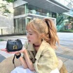 Hitomi Honda Instagram - . FENDI C’mon🪐 バッグの中身はなんでしょう☺︎ @fendi #FendiFM23 #PR