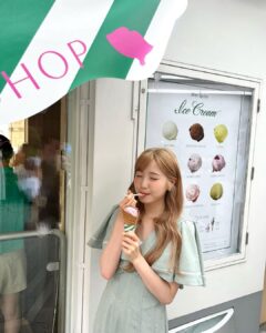 Hitomi Honda Instagram - . ☺️🍒🍨🐈 Her lip to Ice Cream THE VACATION SHOP🍨⛱️ @nyanchan22 🐈 @herlipto 🍒 @herlipto_icecream 🍨