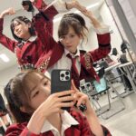 Hitomi Honda Instagram – .
“AKB48 チーム8 春の総決算祭り 9年間のキセキ” 2023.4.30
私の原点であり青春の全てだったチーム8。
同じ目標に向かってみんなで汗を流した日々も、
沢山笑い合った日も、悔しくて泣きながら新幹線で
栃木まで帰ったあの日も
全部が全部 今の私へと繋がっています。
つらくて苦しかったときは《夢へのルート》を聴き、
何度も自分を励ましていました。
“流した汗の量も誰かが見てるよ”
なかなか自分の事を認めることができず、何が正解なのか
何もかもわからなくなって沢山悩み続けた日々。
この言葉を信じ、自分を奮い立たせ、
必死に走り続けました。
今の私からあの頃の私へ
どんな時も諦めないで頑張ってくれてありがとう。
数えきれないほどの素敵な景色を見せてくれてありがとう。
心から感謝を伝えたいです。
また『夢へのルート』という曲を通して私たちに
大切なメッセージを送ってくださった秋元先生に
改めて感謝の気持ちでいっぱいです。
そんな 私にとって大切な曲を最後にセンターで
歌わせていただけたことがとても感慨深く、
忘れられない思い出となりました。
将来の私にもまた “ありがとう”と言ってもらえるような、
自慢の自分でいられるように、これからも謙虚な姿勢と
感謝の気持ちを忘れず、日々頑張っていきたいと思います。
『AKB48 チーム8栃木県代表』に選んでいただけて、
最高の仲間やスタッフさん、ファンの皆さんと出逢えて
本当に幸せな9年間でした。
たくさんの愛と応援、そして出逢いを
ありがとうございました。
みんなのことが大好きです!
ちぴさんがお忙しい中観に来てくださいました!
客席で見つけてたくさん手振っちゃった🫣 @chipichan.1215
ラストの写真はリハ中の私たち✌🏻