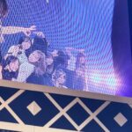 Hitomi Honda Instagram – .
“AKB48 チーム8 春の総決算祭り 9年間のキセキ” 2023.4.30
私の原点であり青春の全てだったチーム8。
同じ目標に向かってみんなで汗を流した日々も、
沢山笑い合った日も、悔しくて泣きながら新幹線で
栃木まで帰ったあの日も
全部が全部 今の私へと繋がっています。
つらくて苦しかったときは《夢へのルート》を聴き、
何度も自分を励ましていました。
“流した汗の量も誰かが見てるよ”
なかなか自分の事を認めることができず、何が正解なのか
何もかもわからなくなって沢山悩み続けた日々。
この言葉を信じ、自分を奮い立たせ、
必死に走り続けました。
今の私からあの頃の私へ
どんな時も諦めないで頑張ってくれてありがとう。
数えきれないほどの素敵な景色を見せてくれてありがとう。
心から感謝を伝えたいです。
また『夢へのルート』という曲を通して私たちに
大切なメッセージを送ってくださった秋元先生に
改めて感謝の気持ちでいっぱいです。
そんな 私にとって大切な曲を最後にセンターで
歌わせていただけたことがとても感慨深く、
忘れられない思い出となりました。
将来の私にもまた “ありがとう”と言ってもらえるような、
自慢の自分でいられるように、これからも謙虚な姿勢と
感謝の気持ちを忘れず、日々頑張っていきたいと思います。
『AKB48 チーム8栃木県代表』に選んでいただけて、
最高の仲間やスタッフさん、ファンの皆さんと出逢えて
本当に幸せな9年間でした。
たくさんの愛と応援、そして出逢いを
ありがとうございました。
みんなのことが大好きです!
ちぴさんがお忙しい中観に来てくださいました!
客席で見つけてたくさん手振っちゃった🫣 @chipichan.1215
ラストの写真はリハ中の私たち✌🏻