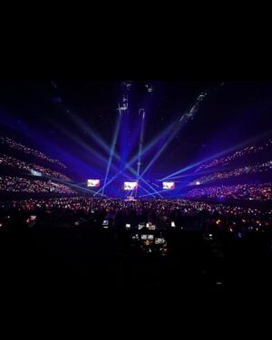 Hitomi Honda Instagram - .

"AKB48 春コンサート2023〜好きだ！と叫ぼう〜" 2023.4.29

側で支え合い一緒に頑張ってきたメンバーだけでなく、
良いものを共に創ろうと熱い想いで携わってくださった
スタッフの皆さん、そして3年越しに大きな会場に
歓声を響かせ、全力で応援してくださったファンの皆さんのお陰で
またひとつ、忘れられない大切な思い出を作ることができました。

ご尽力いただいた全ての皆さんへ
感謝の気持ちでいっぱいです。

素敵な景色を見せてくださり
本当にありがとうございました🎤

やっぱり私はステージに立ってパフォーマンスすることが
好きなんだなあと改めて実感した1日でした！

写真も撮ってくれてありがとう🫶🏻

오랜만에 만나서 좋았어요♡
@silver_rain.__