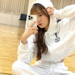 Hitomi Honda Instagram - . Brille comme 💡tomi “自分らしく輝く”をコンセプトに私のこだわりがたくさん詰まったアイテムを作らせていただきました！ 着たときのシルエットやフードの立ち方、重量感、カラー、着心地など細部にまでこだわりました！ 宮崎ともえさんのイラストもだいすき🫶🏻 スウェットのほかにもキャップやソックスもあります🧦 本日5月1日からEC販売がスタートしたので是非チェックしてください☑︎ https://enyouwe.jp/
