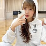 Hitomi Honda Instagram - . Brille comme 💡tomi “自分らしく輝く”をコンセプトに私のこだわりがたくさん詰まったアイテムを作らせていただきました！ 着たときのシルエットやフードの立ち方、重量感、カラー、着心地など細部にまでこだわりました！ 宮崎ともえさんのイラストもだいすき🫶🏻 スウェットのほかにもキャップやソックスもあります🧦 本日5月1日からEC販売がスタートしたので是非チェックしてください☑︎ https://enyouwe.jp/