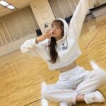 Hitomi Honda Instagram - . Brille comme 💡tomi “自分らしく輝く”をコンセプトに私のこだわりがたくさん詰まったアイテムを作らせていただきました！ 着たときのシルエットやフードの立ち方、重量感、カラー、着心地など細部にまでこだわりました！ 宮崎ともえさんのイラストもだいすき🫶🏻 スウェットのほかにもキャップやソックスもあります🧦 本日5月1日からEC販売がスタートしたので是非チェックしてください☑︎ https://enyouwe.jp/