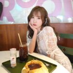 Hitomi Honda Instagram - . ☕️🧀🧂🍃 소금 뿌려 먹는 바치케래요^.^ 塩をかけて食べるバスクチーズケーキ🫶🏻