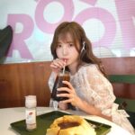 Hitomi Honda Instagram - . ☕️🧀🧂🍃 소금 뿌려 먹는 바치케래요^.^ 塩をかけて食べるバスクチーズケーキ🫶🏻