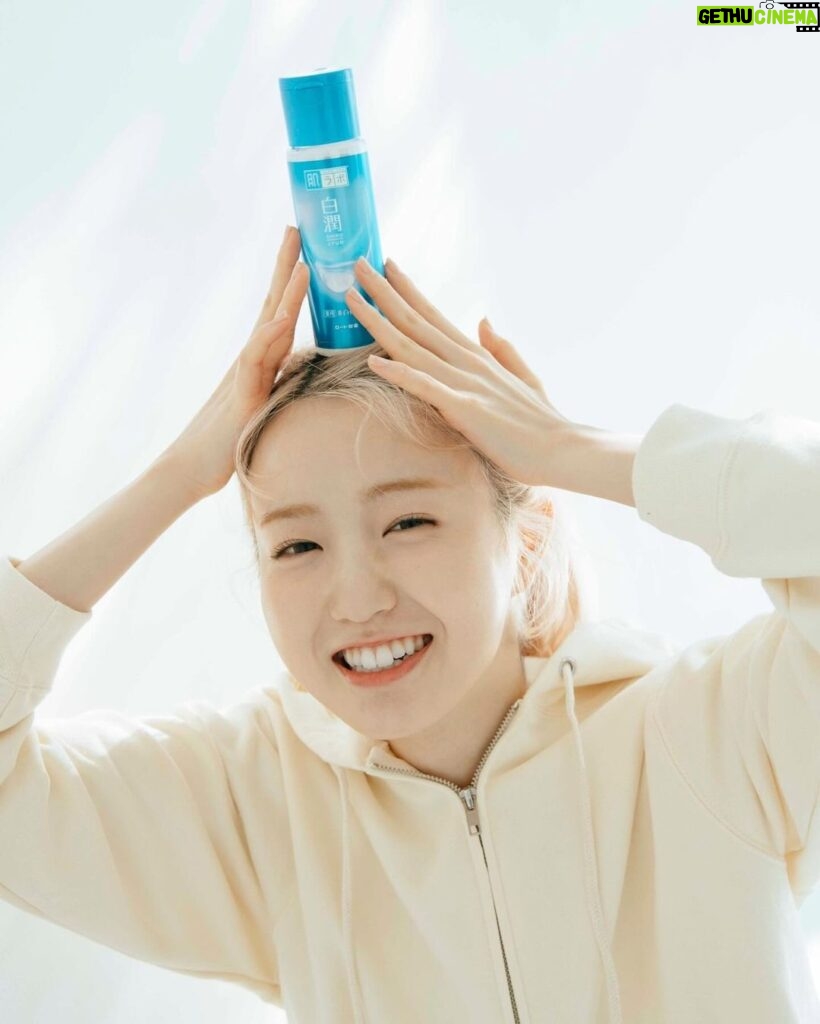 Hitomi Honda Instagram - . 3月12日発売のmini4月号にて リニューアルする白潤の化粧水を紹介しています🫧 こちらもぜひご覧ください☺︎ #肌研 #白潤 #ちゅるもち肌 #mini4月号 #PR @mini_tkj @rohto_official