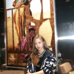 Hitomi Honda Instagram - . Max Mara表参道店にて開催されている アップサイクルでできた新素材「CameLuxe」のイベントにお邪魔しました🐪 デザインがオシャレなだけでなく、軽くて暖かく、環境にもやさしい素材で作られたウェアはとても着心地が良かったです🌏♻️ 学生さんとのアートプロジェクトもあり、キャメリュクスを使ったユニークで素敵な作品が展示されています🎨 @maxmara #MaxMaraTheCube #Cameluxe #MaxMara