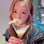 Hitomi Honda Instagram - . Max Mara表参道店にて開催されている アップサイクルでできた新素材「CameLuxe」のイベントにお邪魔しました🐪 デザインがオシャレなだけでなく、軽くて暖かく、環境にもやさしい素材で作られたウェアはとても着心地が良かったです🌏♻️ 学生さんとのアートプロジェクトもあり、キャメリュクスを使ったユニークで素敵な作品が展示されています🎨 @maxmara #MaxMaraTheCube #Cameluxe #MaxMara