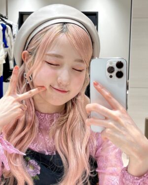 Hitomi Honda Instagram - .
🌸🦩🩰🎀

새해 복 많이 받으세요!
따뜻한 햇살만이 가득한 행복한 한 해가 되길 바랄게요😌

新年快乐！ 
今年也跟我一起走下去，好吧？🫣
心想事成🙏🏻💫