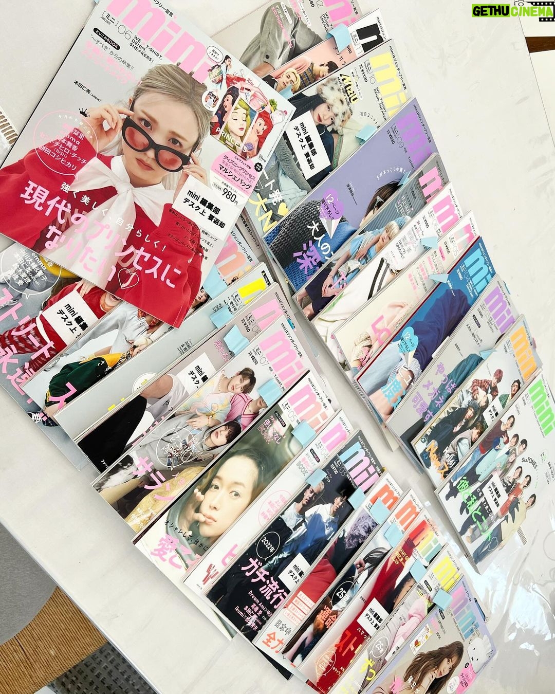 Hitomi Honda Instagram - . 本日発売の《mini2月号》 表紙を飾らせていただきました🪽 卒業記念表紙&大特集ということで なんと巻頭16ページも登場させてただいております…! いつもお世話になっている由紀さんと初めて2人での対談も! とても貴重な機会に感謝です🌼 3枚目の大量の冊子は 今まで私が登場したすべてのminiたち🥺! miniを通して改めて、私自身も色々な自分を知ることができましたし、その姿を長きに渡り、皆さんに見ていただけていることが心から幸せです。 いつもありがとうございます🌷 miniひぃちゃん号 ぜひご覧ください☺︎ @mini_tkj #miniひぃちゃん号