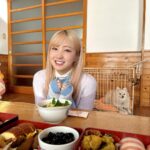 Hitomi Honda Instagram - . ご挨拶が遅くなってしまいましたが 2024年もよろしくお願いいたします。 お正月は実家に帰省しました。 母の手作り御節は今年もとても美味しかったです☺︎ ひさしぶりにぽめにも会えました。 1日でも早く、多くの皆さまが 平穏な毎日が過ごせますように。