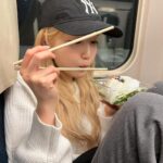 Hitomi Honda Instagram - . もうすぐ年明け！ あっという間だった2023年。 しあわせな毎日をありがとうでした🤝🏻 来年もよろしくね☺︎