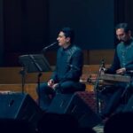 Homayoun Shajarian Instagram - . خاطره خوش اولین اجرا در بروکسل پس از چند سال دوری از صحنه. به امید دیدار شما عزیزان در اجراهای آینده و کنسرت های پیش رو در ایران عزیز🌹 عکاس : Syntha Cnudde طراحی و اجرای لباس : شیما میر حمیدی