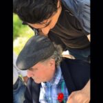 Homayoun Shajarian Instagram - . چندى پيش قولى از من گرفته بودند كه همين روزها به باغ هشتگرد برويم و با آن پشتكار مخصوص به خودشان مصرانه پيگيرى مى كردند، تا سرانجام با صلاح ديد پزشكان امروز در بهارين روز آفتابى هجدهم ارديبهشت ماه نود و شش پس از يك سال و چند ماه دورى از باغ دست پروردِشان اين ديدار ميسر شد.