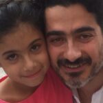 Homayoun Shajarian Instagram - . پس از دو ماه دورى و دل تنگى قلبم كمى در كنار دخترم ياسمين آرام گرفته و يك هفته با او در سفر هستم. اين قيافه جديد براى خودم هم نا آشناست در واقع اين ريشهاى سفيد از كم حوصلگى مجال بودن پيدا كردند و ماندگار شدند.