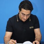 Homayoun Shajarian Instagram - . به اطلاع دوست‌داران عزیز می‌رساند، یکم، دوم، سوم، پنجم و ششم تیر ماه، همراه با ارکستر سیاوش به رهبری آرش گوران در سالن همایش‌های کشور ( سالن وزارت کشور ) در خدمت شما بزرگواران هستیم. تهیه بلیط، از ساعت ۱۷:۰۰ روز یکشنبه ۲۲ خرداد ماه جاری در سایت tiwall.com میسر است. اسپانسر کنسرت #بلوبانک @blubank_com ما را در این برنامه همراهی می كند.   پی نوشت: حسب وعده برای امكان حضور بیشتر شما علاقه‌مندان، كمینه بهای بلیط برای هر جایگاه در نظر گرفته شده است. همچنین جایگاه VIP جهت اهدا به دانشجویان محترم اختصاص داده شده است؛ عزیزان می‌توانند در صورت تمایل، شماره دانشجویی خود را از ساعت ۱۷:۰۰ یکشنبه ۲۲ خرداد لغایت ۱۷:۰۰ چهارشنبه ۲۵ خرداد به شماره 20009090 ارسال نمایند. چنانچه در خواست‌های رسیده بیش از گنجایش جایگاه مذكور باشد، انتخاب به قید قرعه انجام خواهد شد.  با آرزوی شادی و سلامتی برای یک یک عزیزان🙏🏻 با مهر همایون شجریان🌹