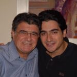 Homayoun Shajarian Instagram - . پدر ❤️ دلتنگم هر روز … تو را در قلبم مرور میکنم تمام زندگی‌ام را با تو، تمام آن لحظات را… طنین آوایت به گوش جانم می پیچد مدام و پر می‌شوم از نقش تو در چشمهایم میخندی … زادروز توست امروز، زادروز مهر اما تو نیستی …🖤 زادروزت بر همه عاشقانت فرخنده باد🌹