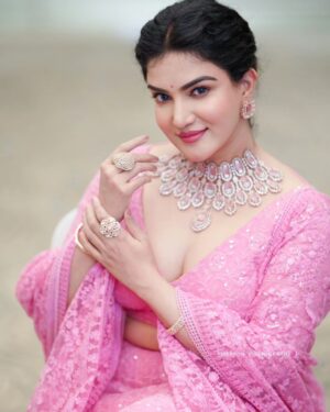 Honey Rose Instagram - Photography. @emerson_photographzz  @edisondavis_ 
Costume  @tanith_design 
Accessories @goodwillcollectionskerala 
Hairstyle @sreshtamakeup