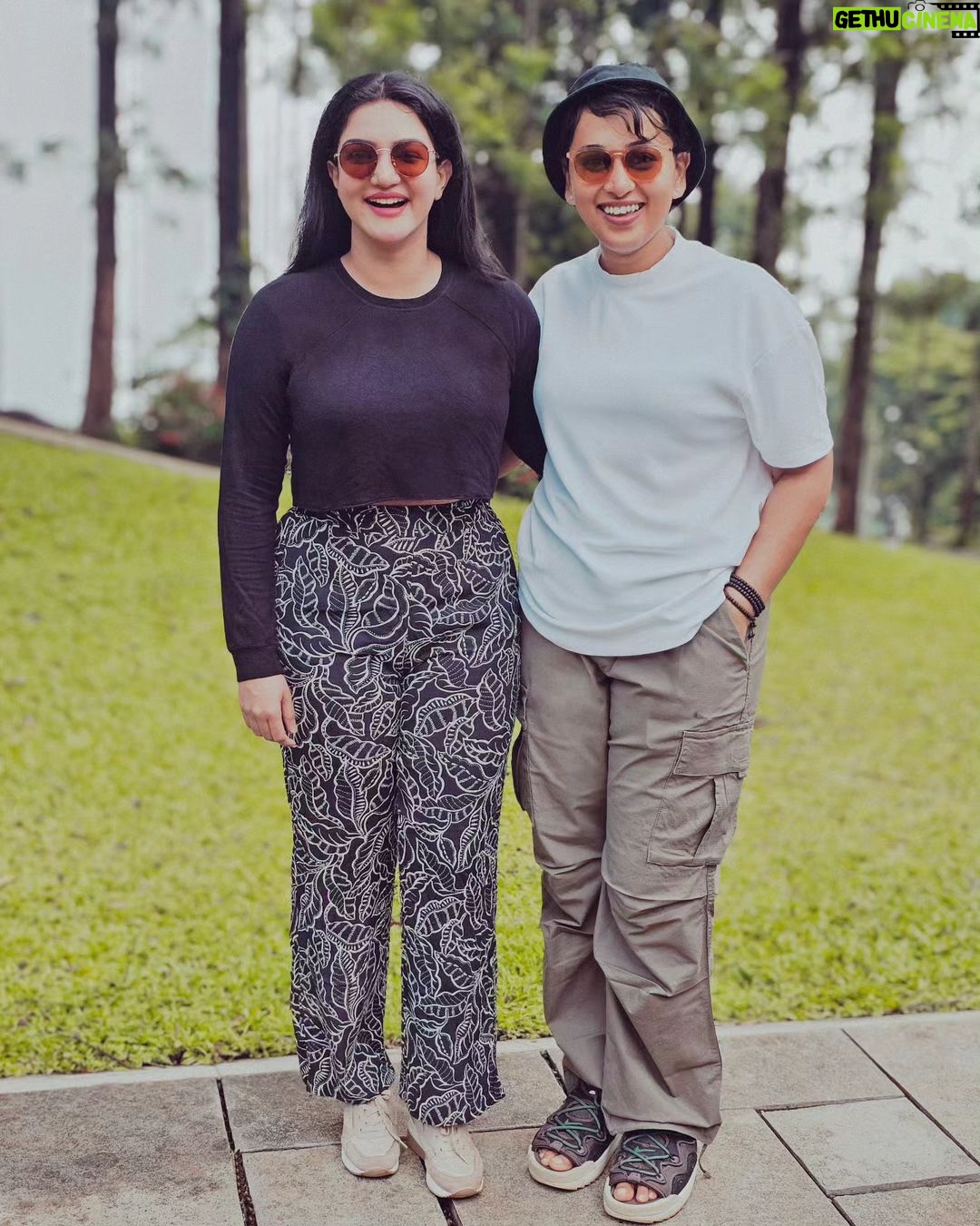 Honey Rose Instagram - Rachel's Ravishing first Schedule Wraps Up! 🎬 The last 30 days have been an unforgettable chapter in my life. Stepping into the shoes of Rachel in this pan-Indian project was a unique experience. For the first time in my 18-year career as a heroine, I had the pleasure of working under the guidance of a dynamic and passionate lady director, Ms. Anandhini Bala, who transformed Rachel into the most ravishing character. Working with you, my friend, was an absolute delight. Of course, none of this would have been possible without the ideas and guidance of the renowned director, Abrid Shine sir... Thank you for presenting Rachel to the world.... Special thanks to Swaroop Philip for capturing the magic behind the lens! I want to express my heartfelt gratitude to the entire cast and crew, including Baburaj, kalabhavan shajon, Jaffer idukki, Radhika, Vandita, Roshan basheer, Chandu Salimkumar, Pauly wilson, Vineeth thattil, Dinesh prabhakar, Joji, Baiju ezhupunna, Kannan chettan , Rahul manapattu,Ratheesh palode, Praveen b menon, Rajasekharan master,Mafia Sasi, Prabhu master, Sujith Raghav, Jackie, Ratheesh, Reseneesh, Prijin, Sakheer, Ben, Nidath, assistant associate directors Vishnu, yokesh, Sangeet,Anish, Jujin and many others whose names I may have missed. Your contributions have been invaluable, and I thank each and every one of you from the depths of my heart. I also want to sincerely thank Badukka (Badusha)and Shinoy for producing this incredible movie. Stay tuned for more exciting updates! See you all soon! @swaroopphilip @roshan_rb @r_radhikaofficial @vanditha_manoharan @_nebu.john_cheppukulam__ @rahul_namo_⁶