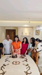 Honey Rose Instagram - Thank u so much for all your wishes and ❤️ Love uuu all...😍 @aashiq_salaam_ @shikku_j_official__ @_nebu.john_cheppukulam__ @sreshtamakeup @assin_rv @7200jomin @ellaparisneofamilysalon @honeyrose834 @varghesethomas78