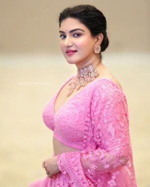 Honey Rose Instagram - Photography. @emerson_photographzz  @edisondavis_ 
Costume  @tanith_design 
Accessories @goodwillcollectionskerala 
Hairstyle @sreshtamakeup