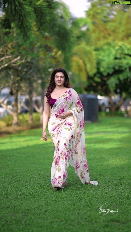 Honey Rose Instagram - 📸 @shikku_j_official__ 💄 @sreshtamakeup 🥻@tanith_design