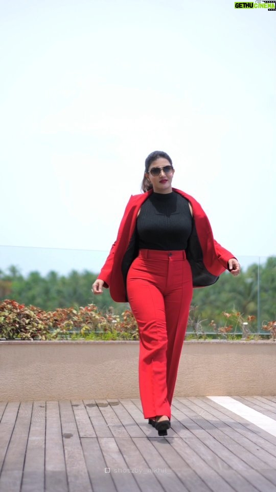 Honey Rose Instagram - Lady in red❤️ Photography @jkmenon_director @shotzby_nikhil__ @snaphacker_photography Mua @renjurenjimar