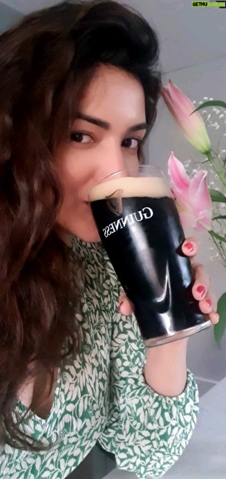Honey Rose Instagram - ഇനി ഇതിന്റെ ഒരു കുറവ് വേണ്ട....😜😜 Irish dry stout... Guinness