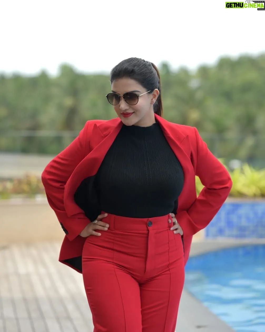 Honey Rose Instagram - Keep calm and be a lady in red❤️ Photography @Snehanjalidigital @prasadsneha007 @jkmenon_director Mua @renjurenjimar