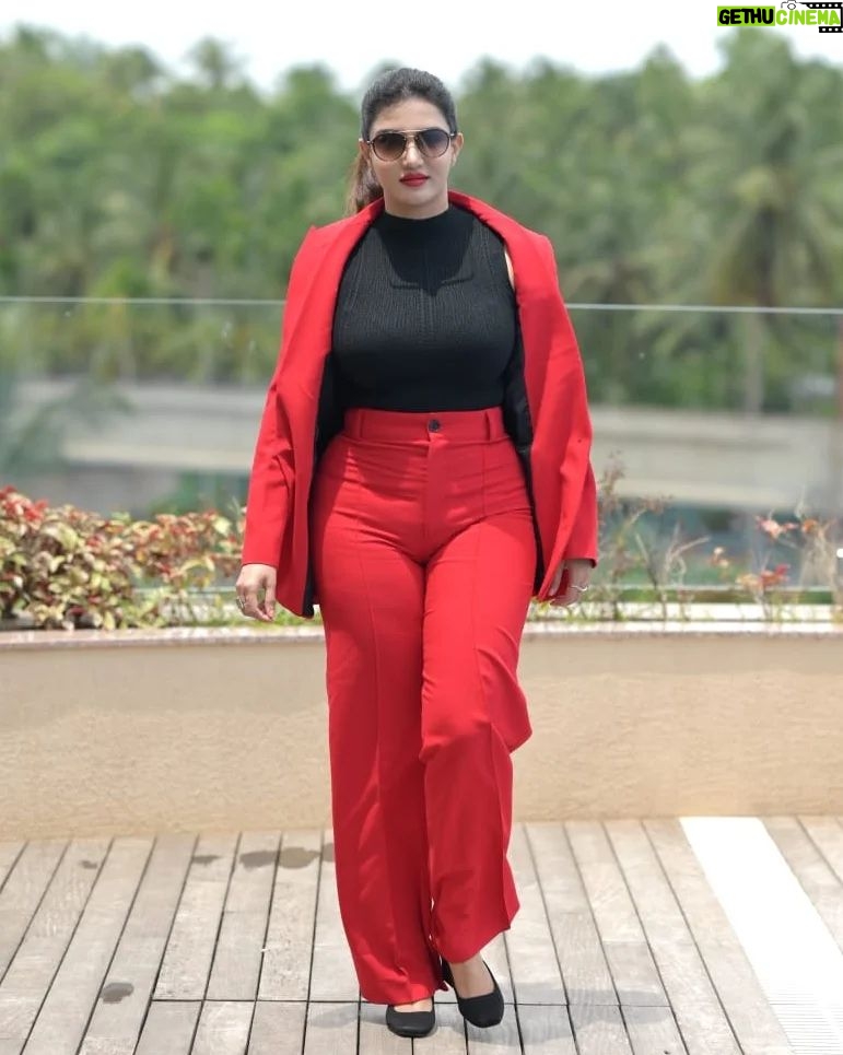 Honey Rose Instagram - Keep calm and be a lady in red❤️ Photography @Snehanjalidigital @prasadsneha007 @jkmenon_director Mua @renjurenjimar