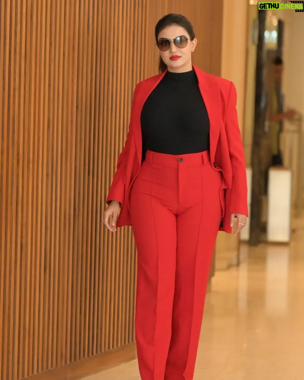 Honey Rose Instagram - Keep calm and be a lady in red❤️ Photography @Snehanjalidigital @prasadsneha007 @jkmenon_director Mua @renjurenjimar