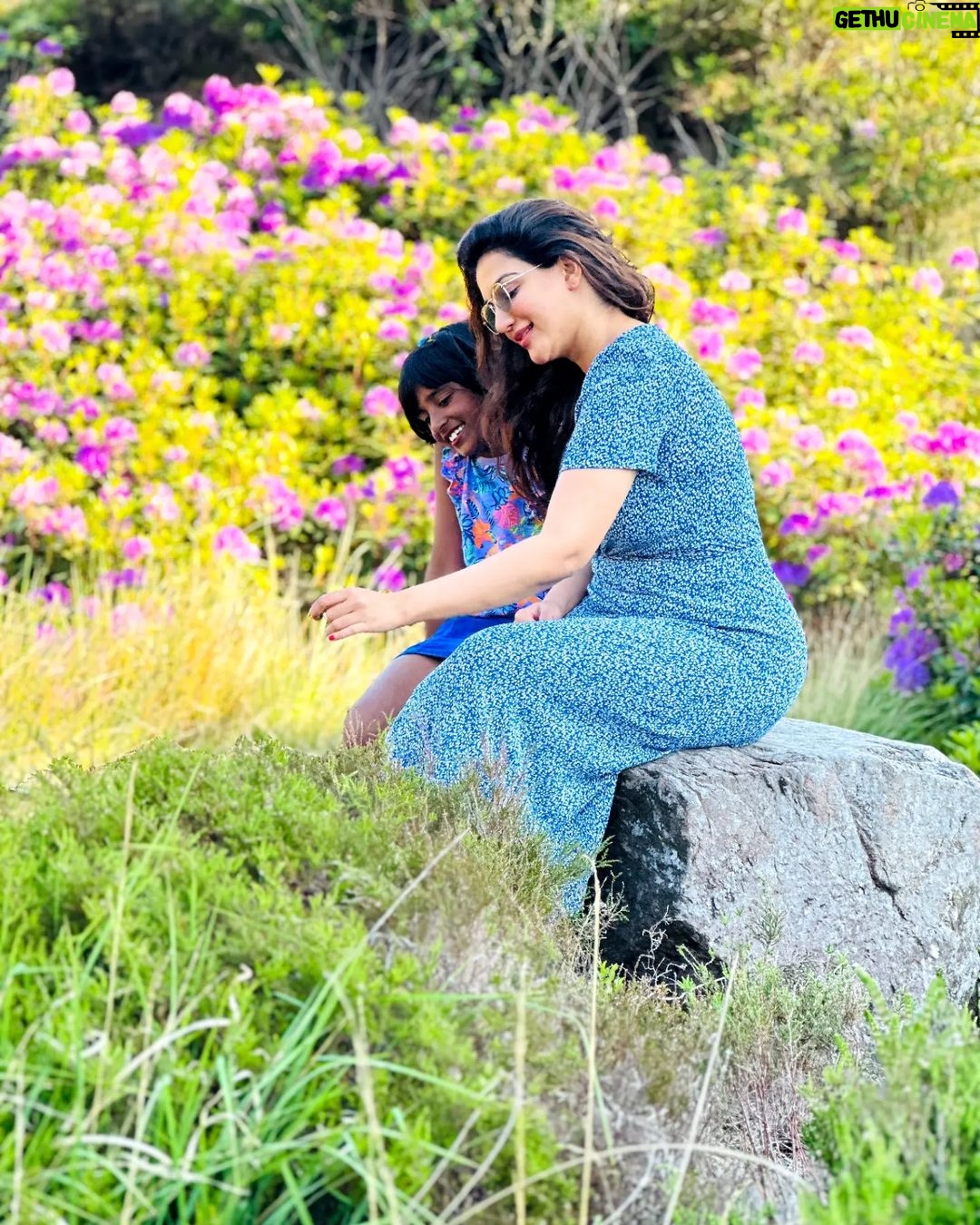 Honey Rose Instagram - Breathtaking view! Real heaven on Earth... Visited The Vee Pass, Knockmealdown mountains,Co.Tipperary IRELAND with family and friends...@rens7777 @bakemeacakeclonmel Photography Manu Joseph @mj_manu82