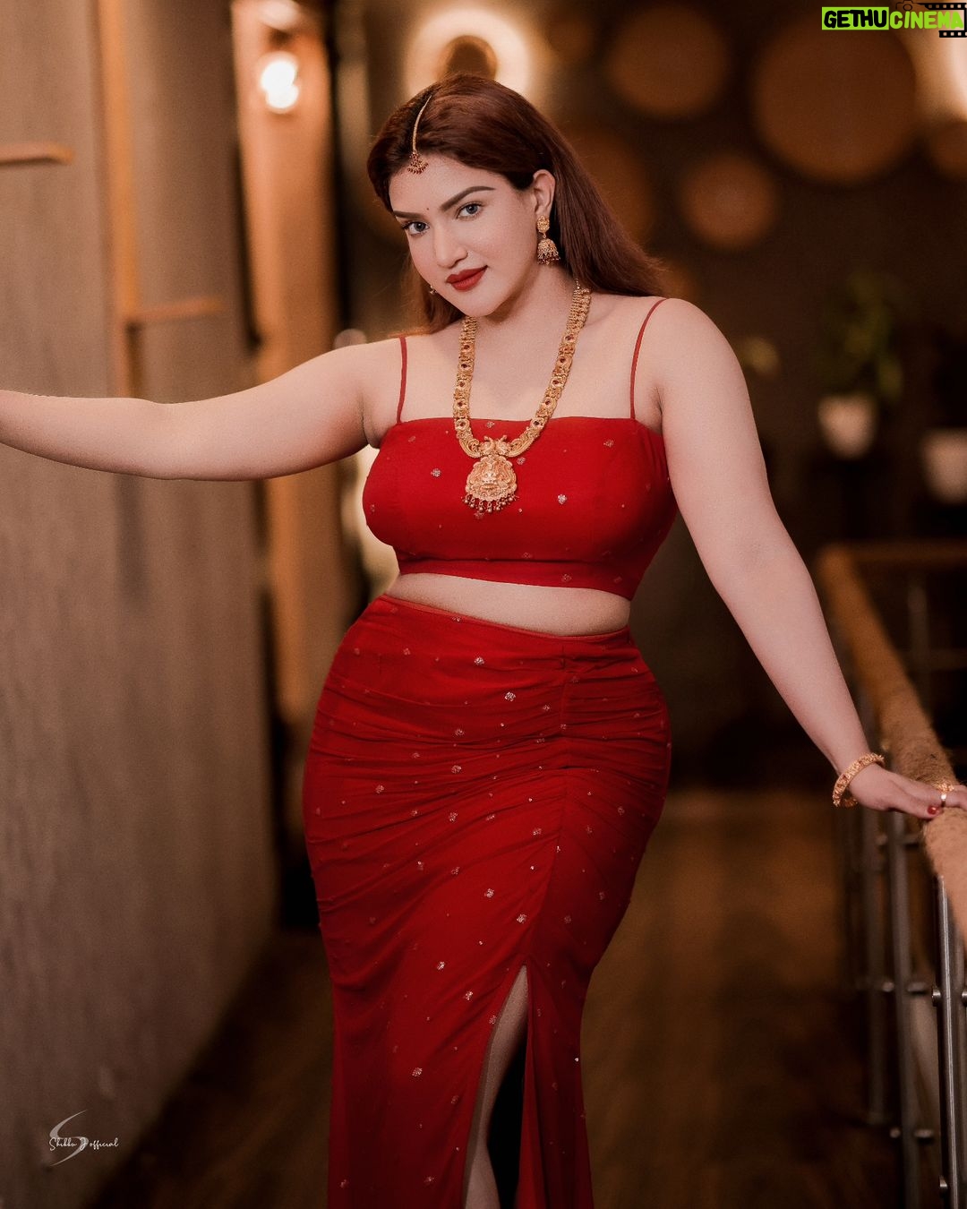 Honey Rose Instagram - Photography @shikku_j_official__ Jewellery @parakkat_jewels Costume @cinderlladesign_studio Hairstyle @rahul_namo_
