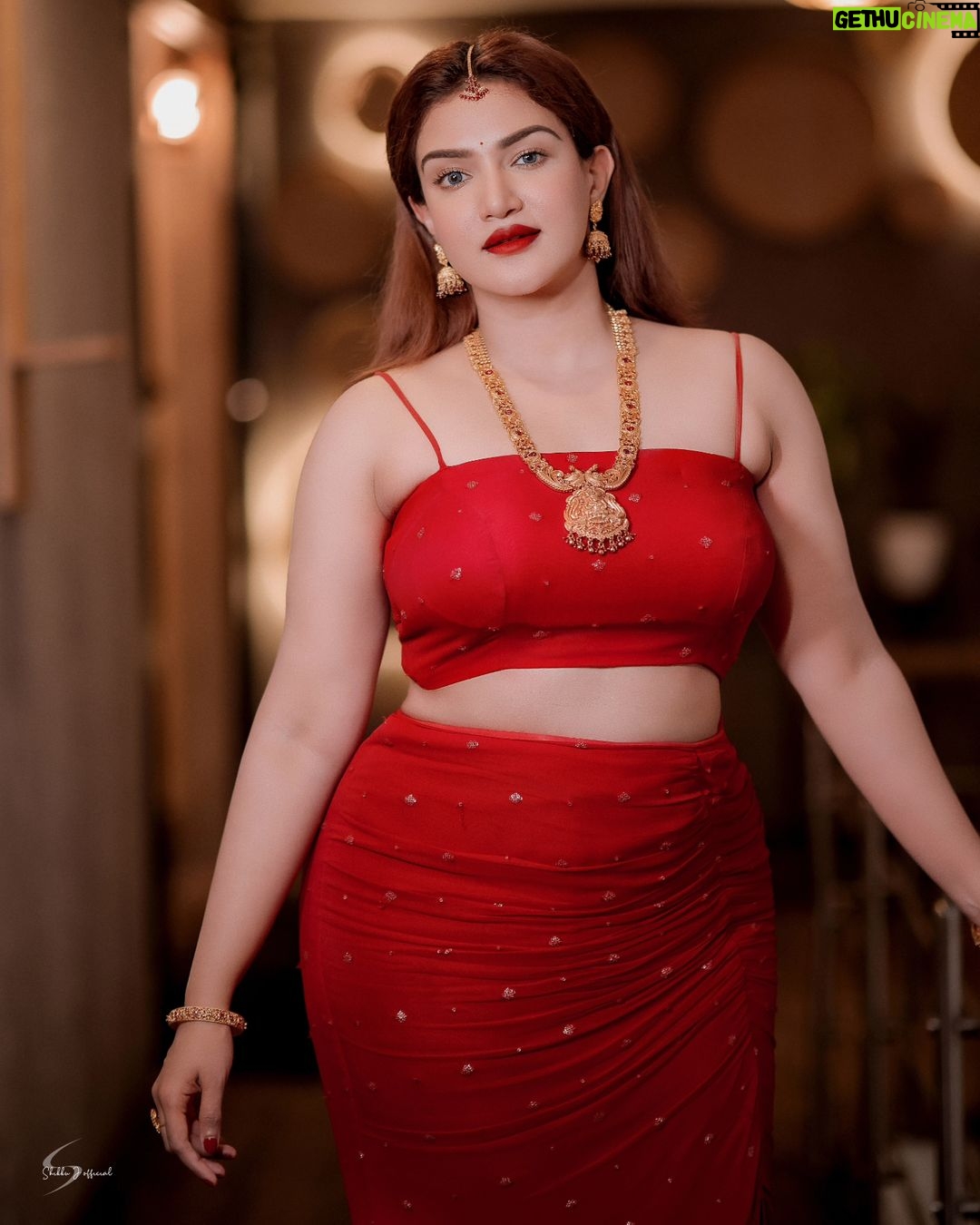 Honey Rose Instagram - Photography @shikku_j_official__ Jewellery @parakkat_jewels Costume @cinderlladesign_studio Hairstyle @rahul_namo_