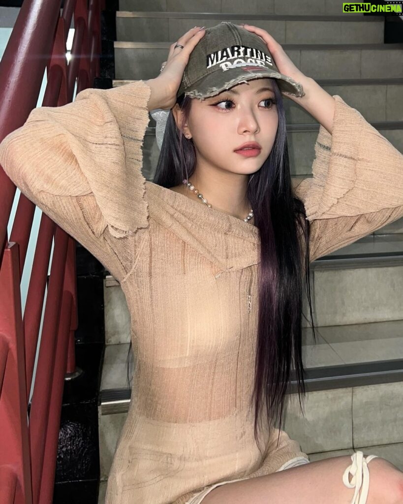 Hong Eun-chae Instagram - 🎀🖤