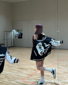 Hong Eun-chae Instagram - #kream💜 - - #협찬 #KREAM @kream.co.kr