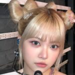 Hong Eun-chae Instagram - 머리 위에 나비 두개 리본 두개 🎀
