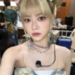 Hong Eun-chae Instagram - 머리 위에 나비 두개 리본 두개 🎀