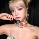 Hong Eun-chae Instagram - 머리 위에 나비 두개 리본 두개 🎀