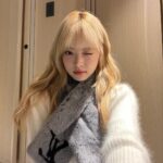 Hong Eun-chae Instagram - 목도리 필수 계절 ☃️