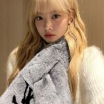 Hong Eun-chae Instagram - 목도리 필수 계절 ☃️